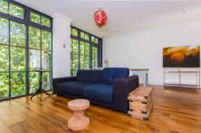 Cosy 2 Bedroom Flat with Great Outdoor Balcony